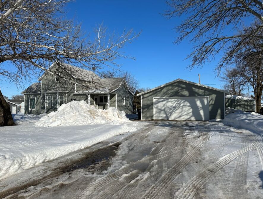 130 N Oak Ave Bridgewater, SD Fantastic Property on Edge of Town