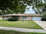 405 S Pine St Menno, SD  Big House! Big Yard!