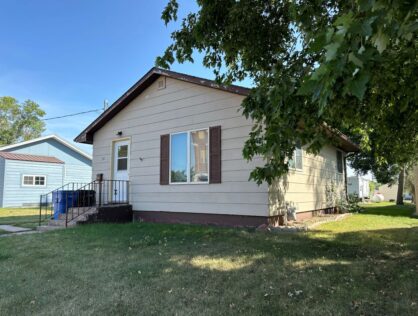 311 W Vermont Ave Salem, SD  Cozy Cottage!